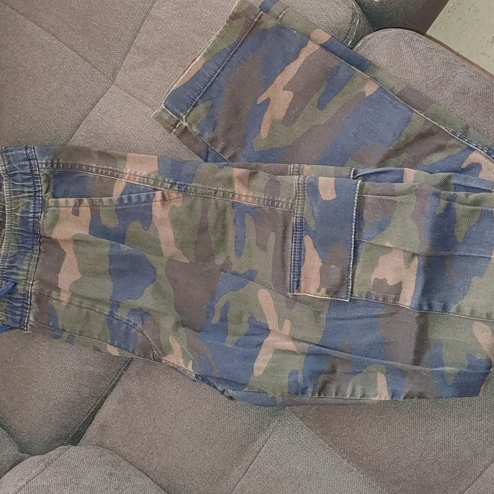 Abercrombie kids camo cargo pants